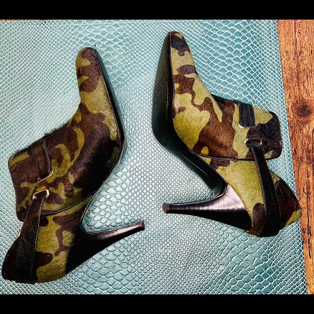 Nine West pony hair & leather camouflage- print bootie size 6 M